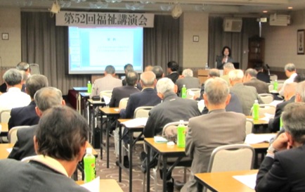田村信子氏の講演に聞き入る参加者。（10月31日、富山市内）
