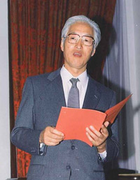 1990年、退職時の山家さん、当時58歳。山家さんは「睦」結成の時から活動してきた。